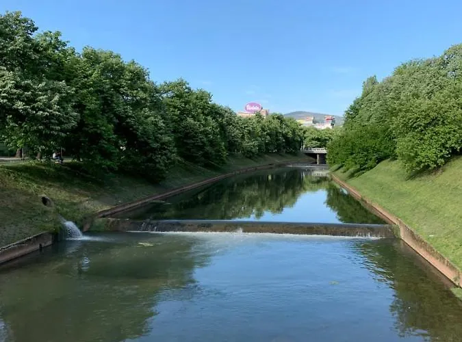 Ambijent Free Public Parking 塞拉耶佛